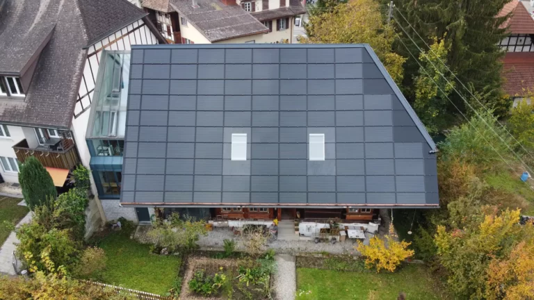 901_Solar-Indach-Koniz-27-kWp-LEVEL-Megasol-Energie-AG-382-01